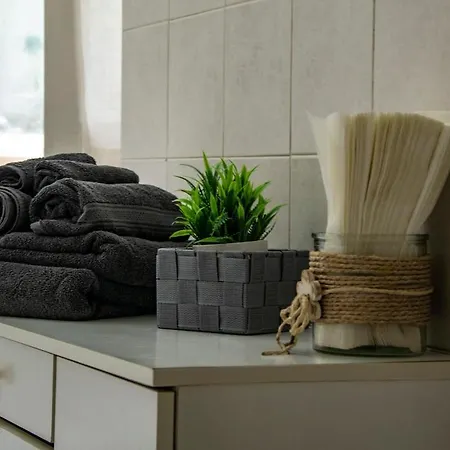 Lacasadeinonni - Laghi&relax * Varano Borghi