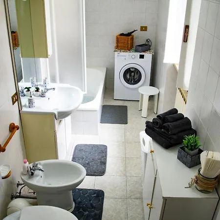 Lacasadeinonni - Laghi&relax Apartment *