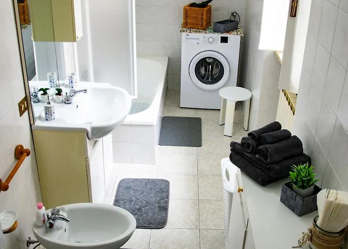 Lacasadeinonni - Laghi&relax Apartment *